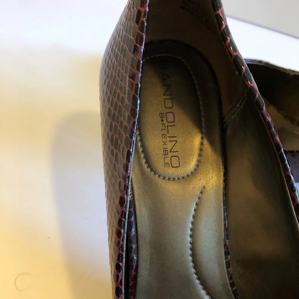 Bandolino Flexible Faux Snake Skin purple heels Size 6
